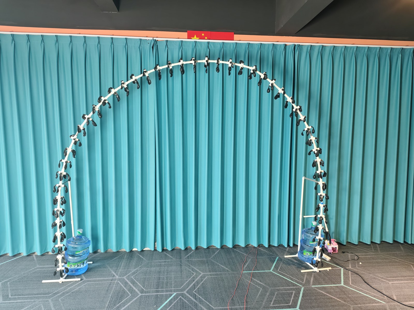 Balloon arch accessories detail