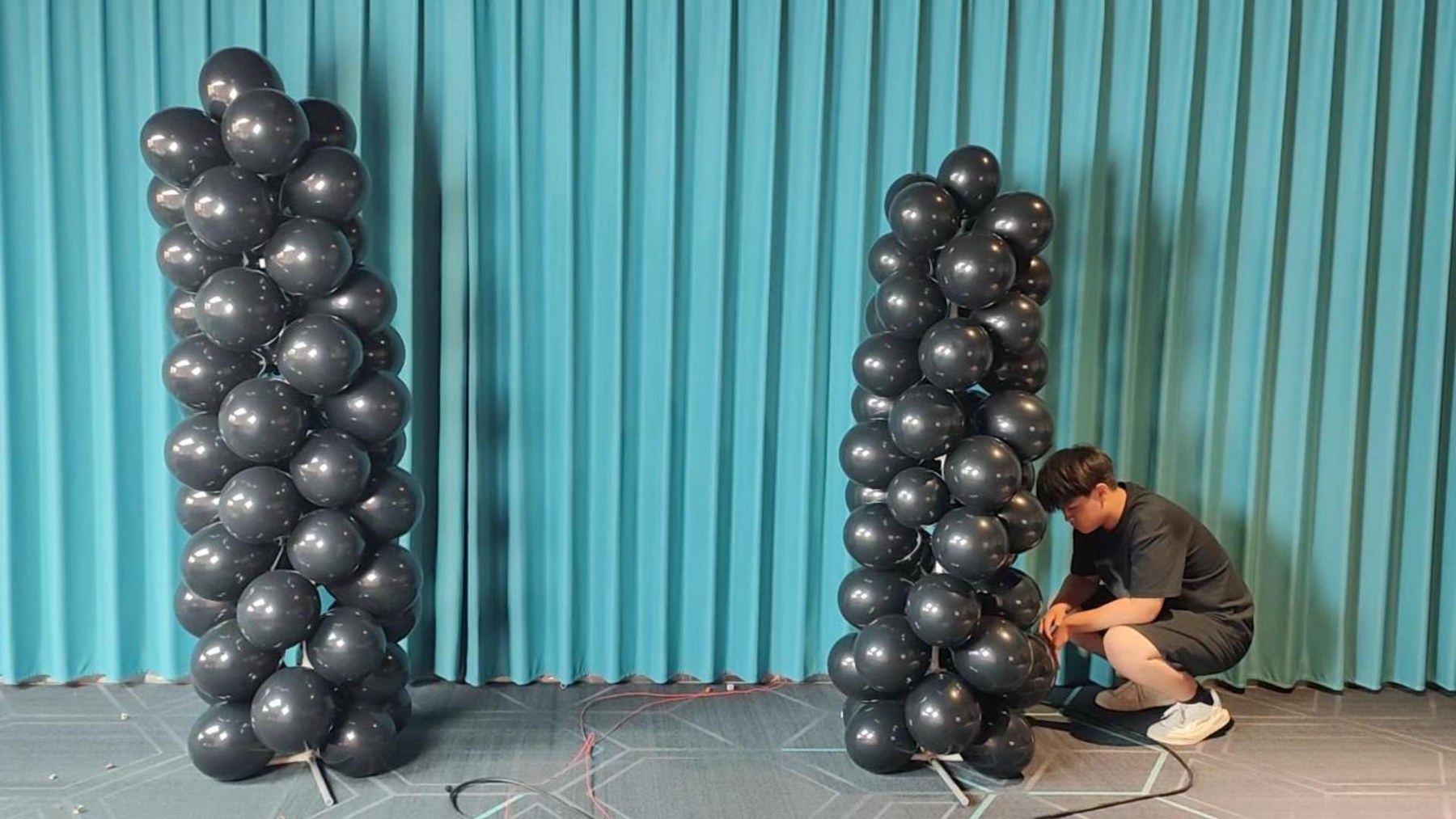 Automatic Inflatable Balloon Arch real product image