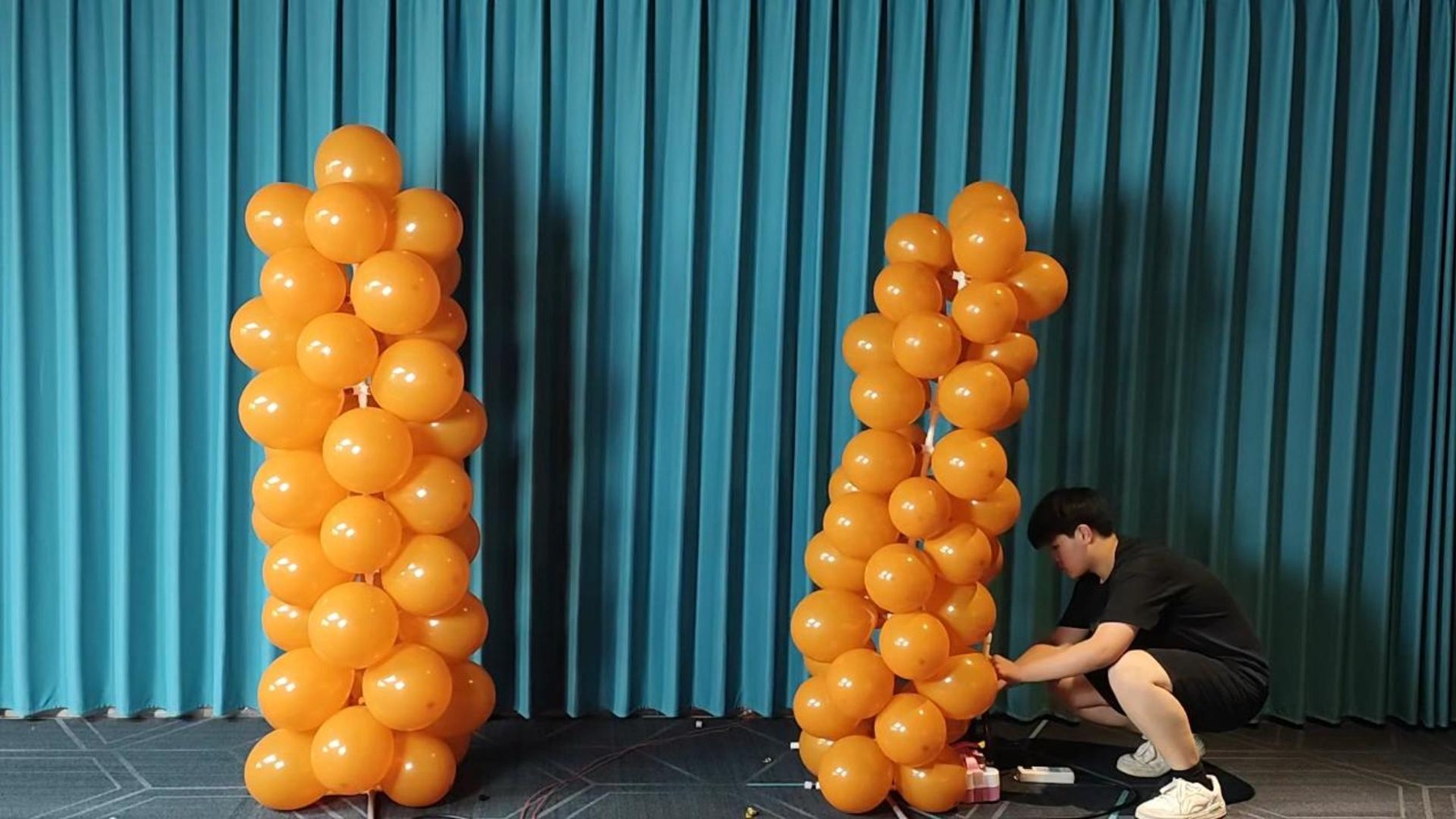 Automatic Inflatable Balloon Arch real product image