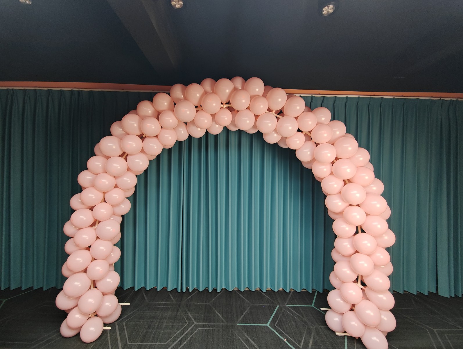 Pink automatic inflatable balloon arch for wedding