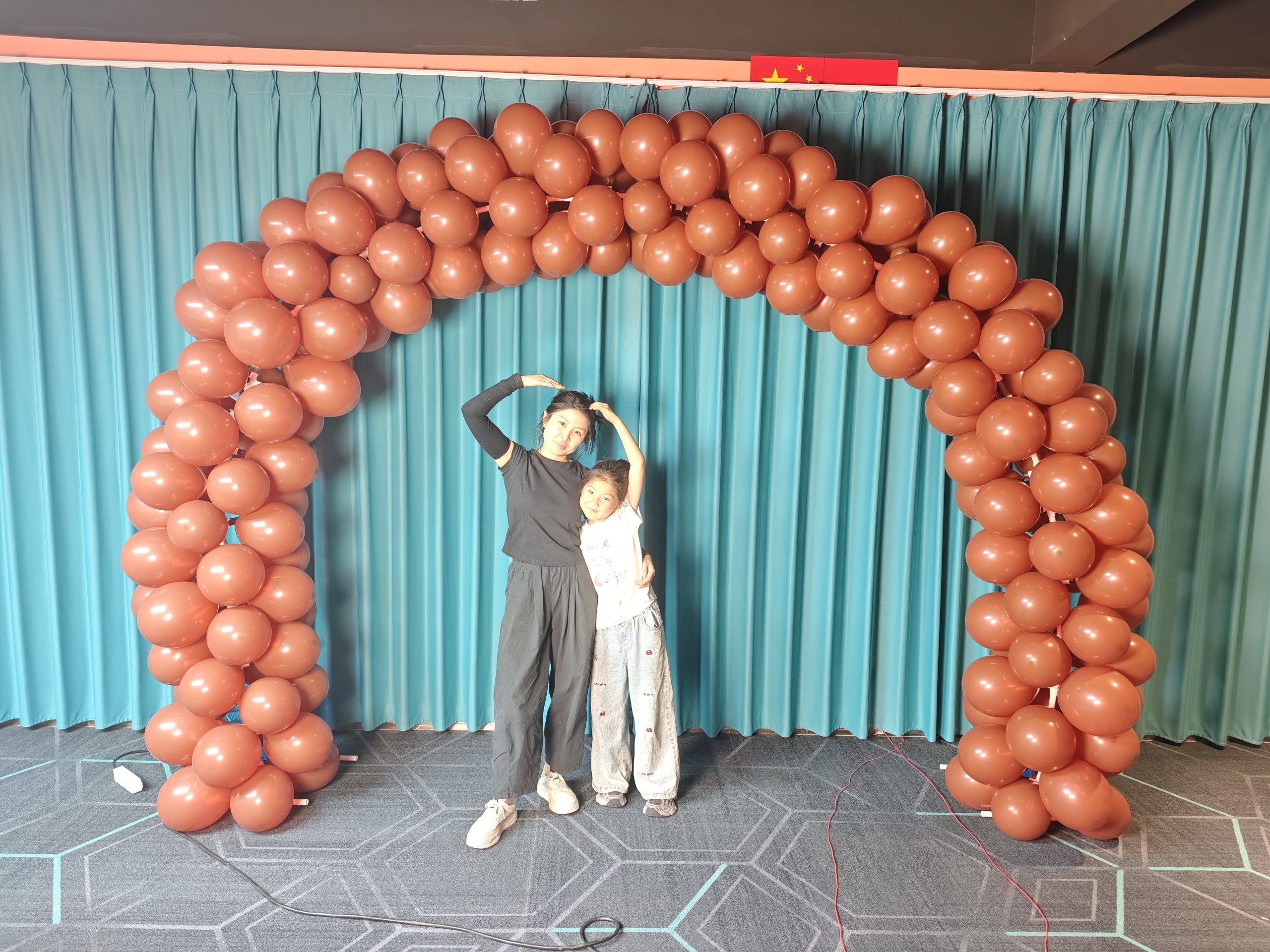 Wedding entrance inflatable balloon arch with real product display